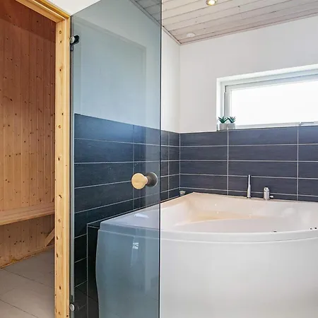 10 Person Holiday In L Kken